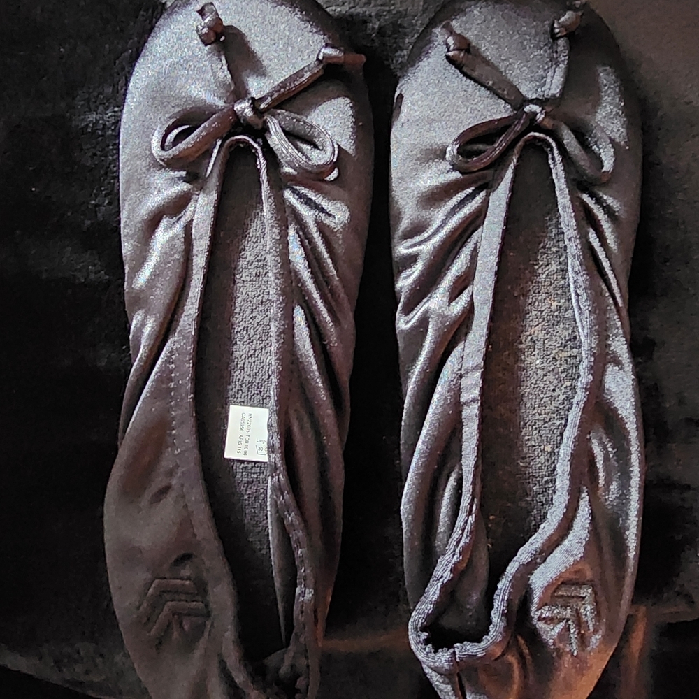 Isotoner Black Satin Ballet Flats